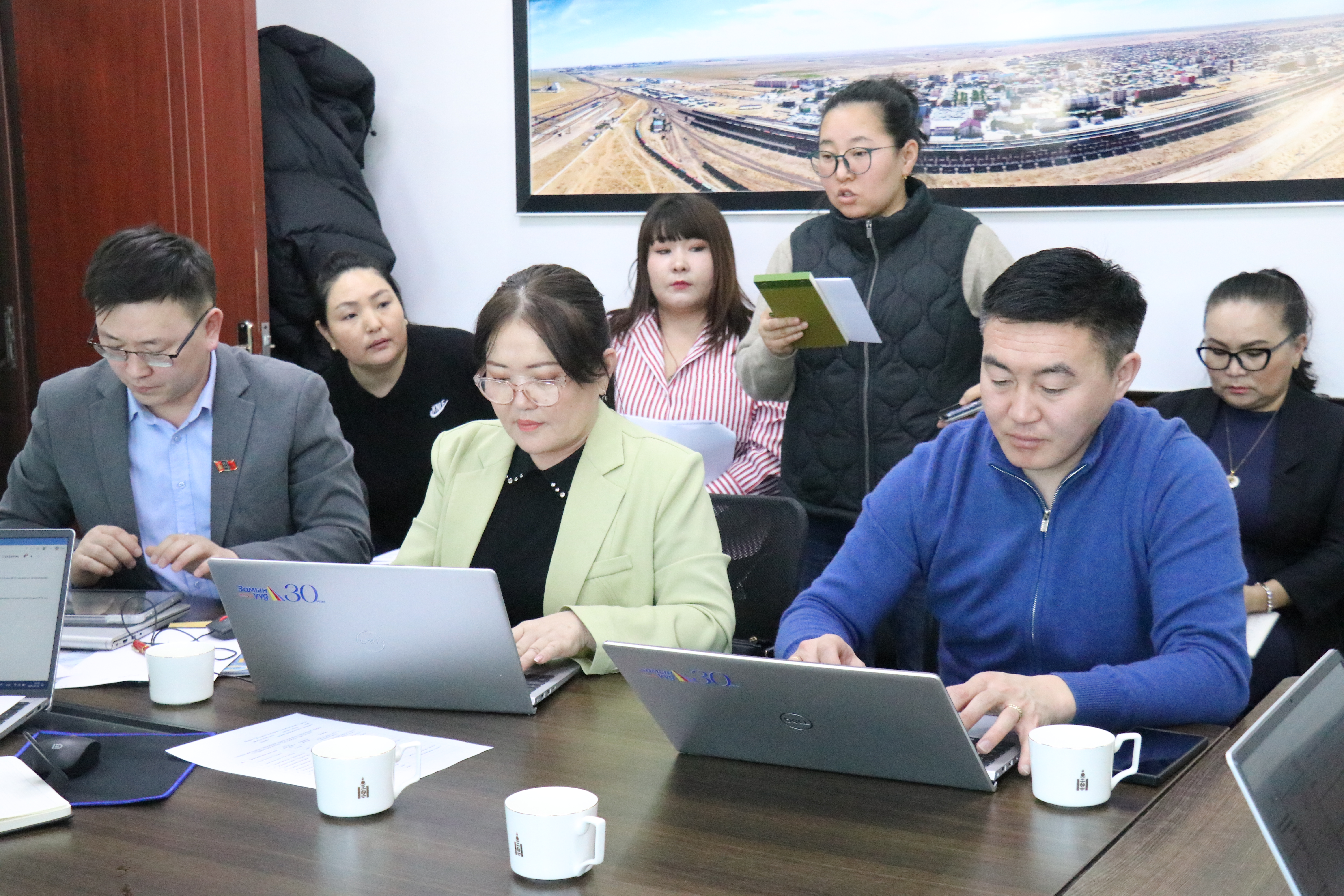 бичвэр нарын зураг байж магад